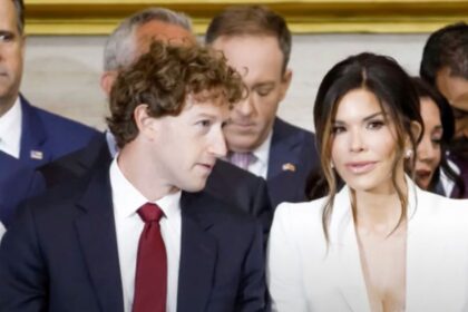 Mark Zuckerberg staring at Lauren Sanchez's cleavage