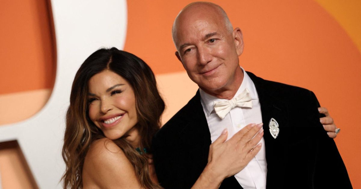 Jeff Bezos and Lauren Sánchez at Vanity Fair Oscars Party